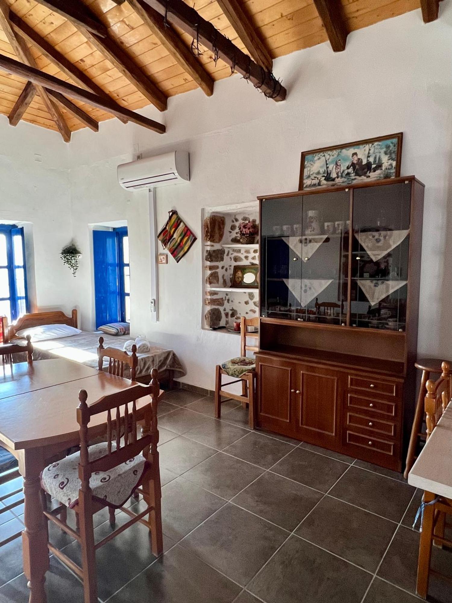 Politeika Traditional House Tiros Exterior photo