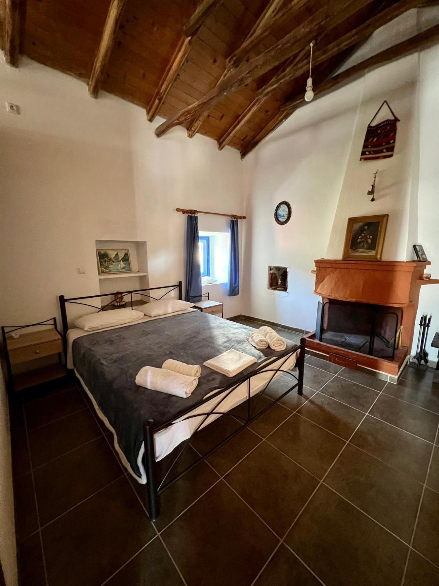 Politeika Traditional House Tiros Exterior photo